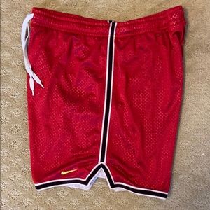Nike women red and black shorts M 8-10